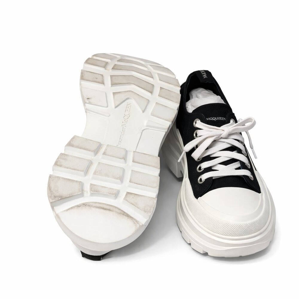 Alexander McQueen Women's Tread Slick Lace Up in Black/White 39.5 - Picture 3 of 4